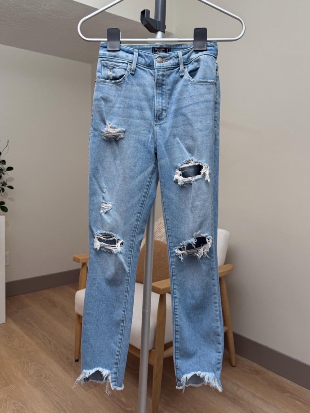 Women’s | Abercrombie & Fitch Simone High Rise Ankle Jeans, Light Wash | 25/0R